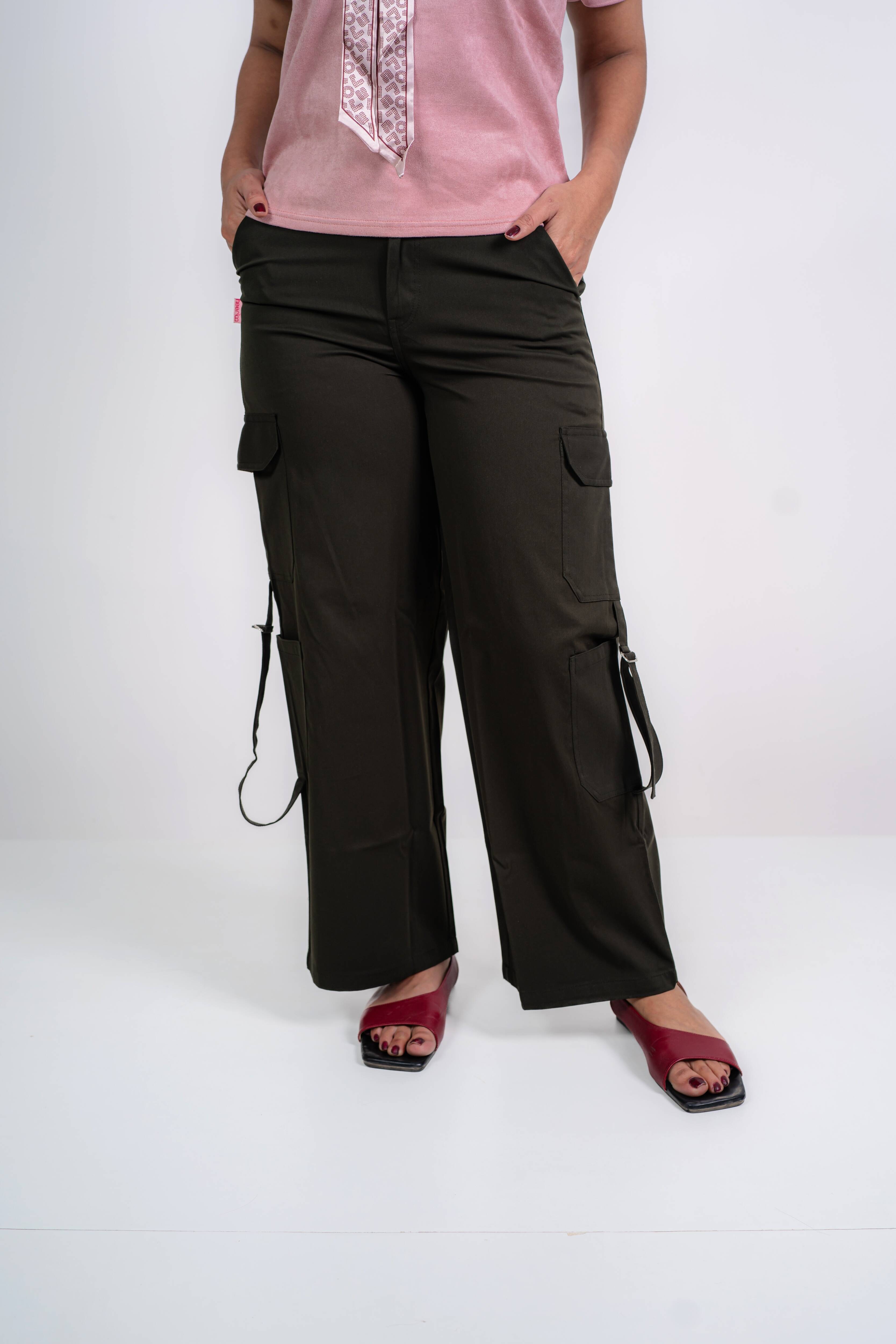 Relaxed Fit Cargo Everyday wide pants (Bottle Green)