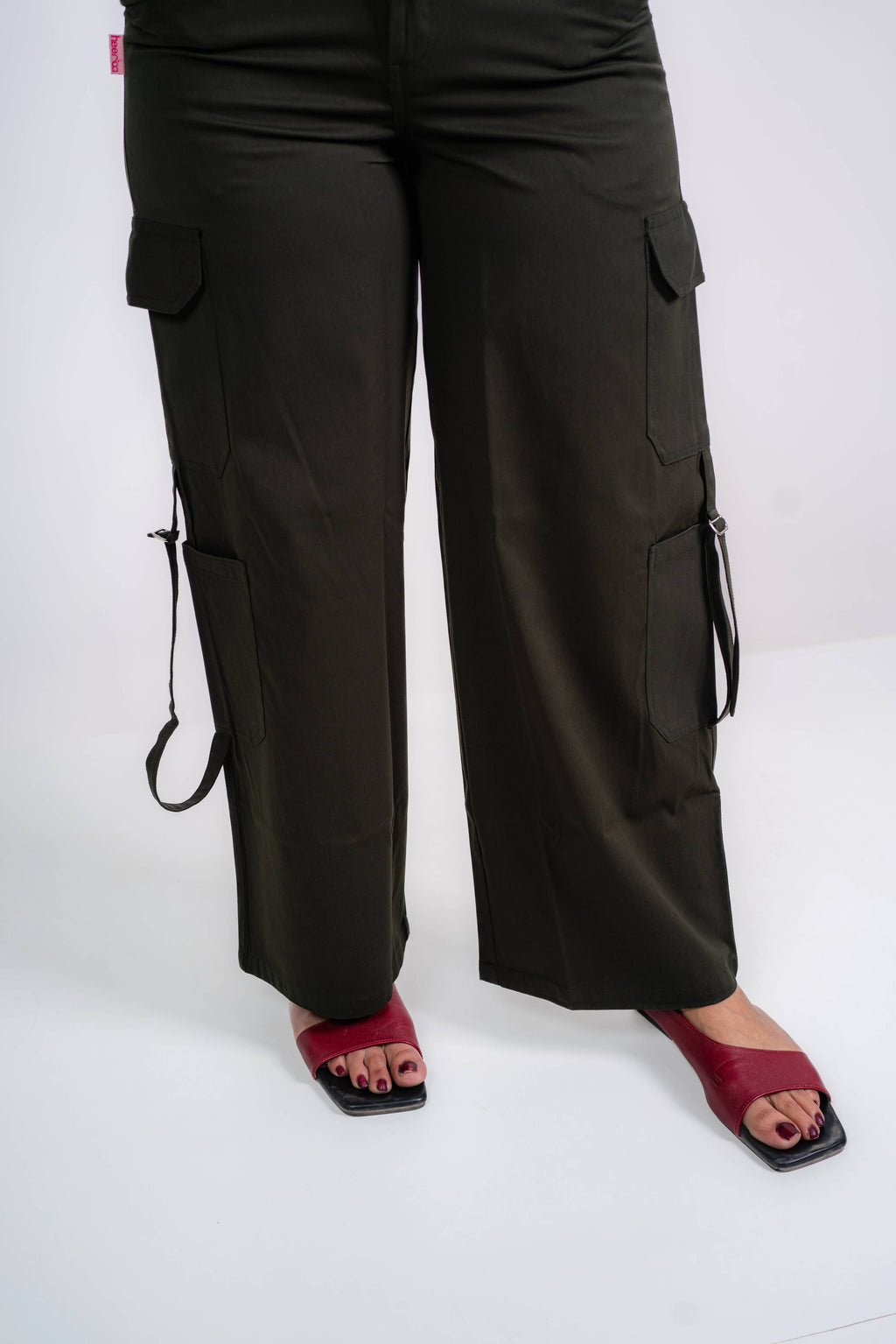 Relaxed Fit Cargo Everyday wide pants (Bottle Green)