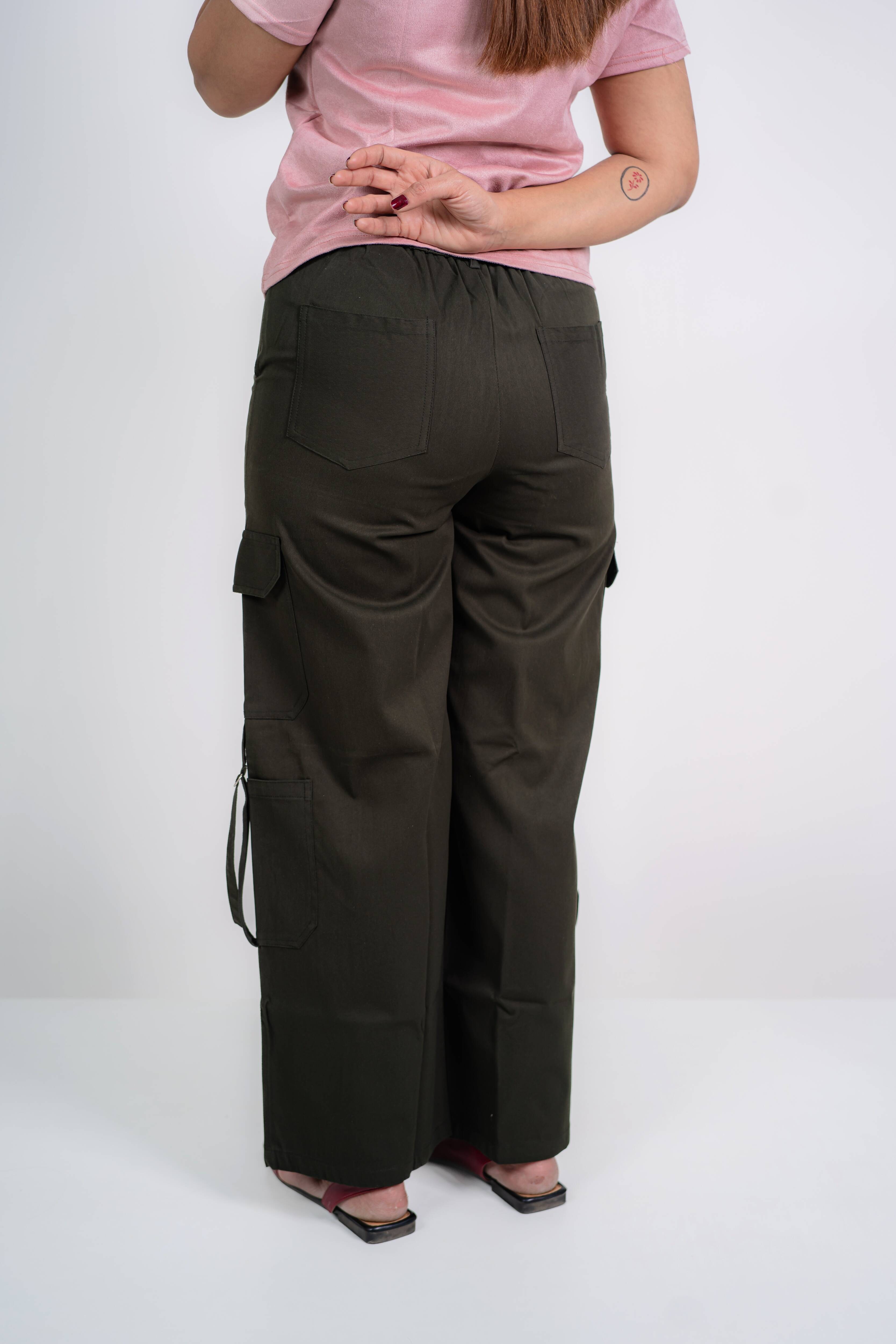 Relaxed Fit Cargo Everyday wide pants (Bottle Green)