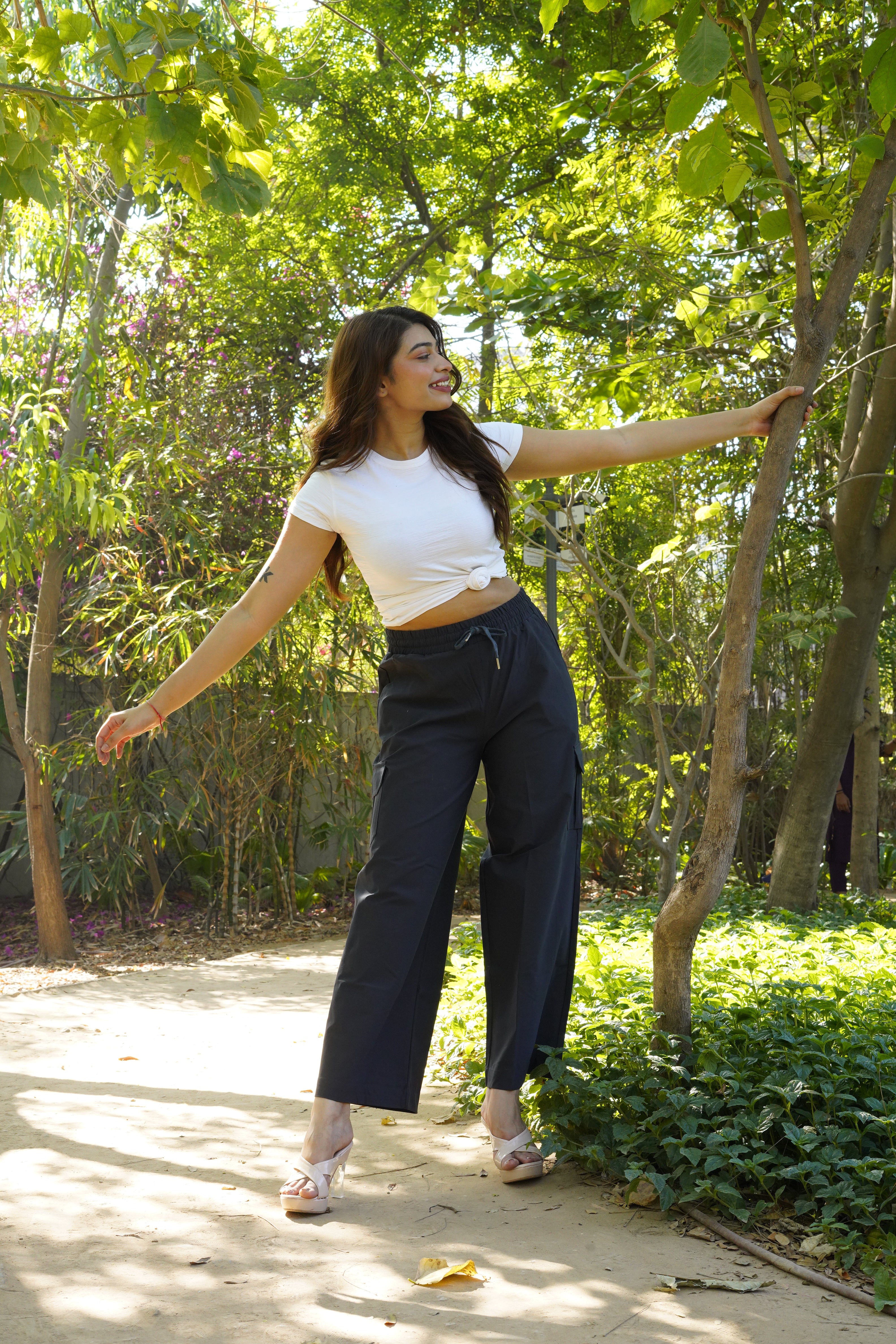 Relaxed Fit Cargo Everyday wide pants (Jet Black)