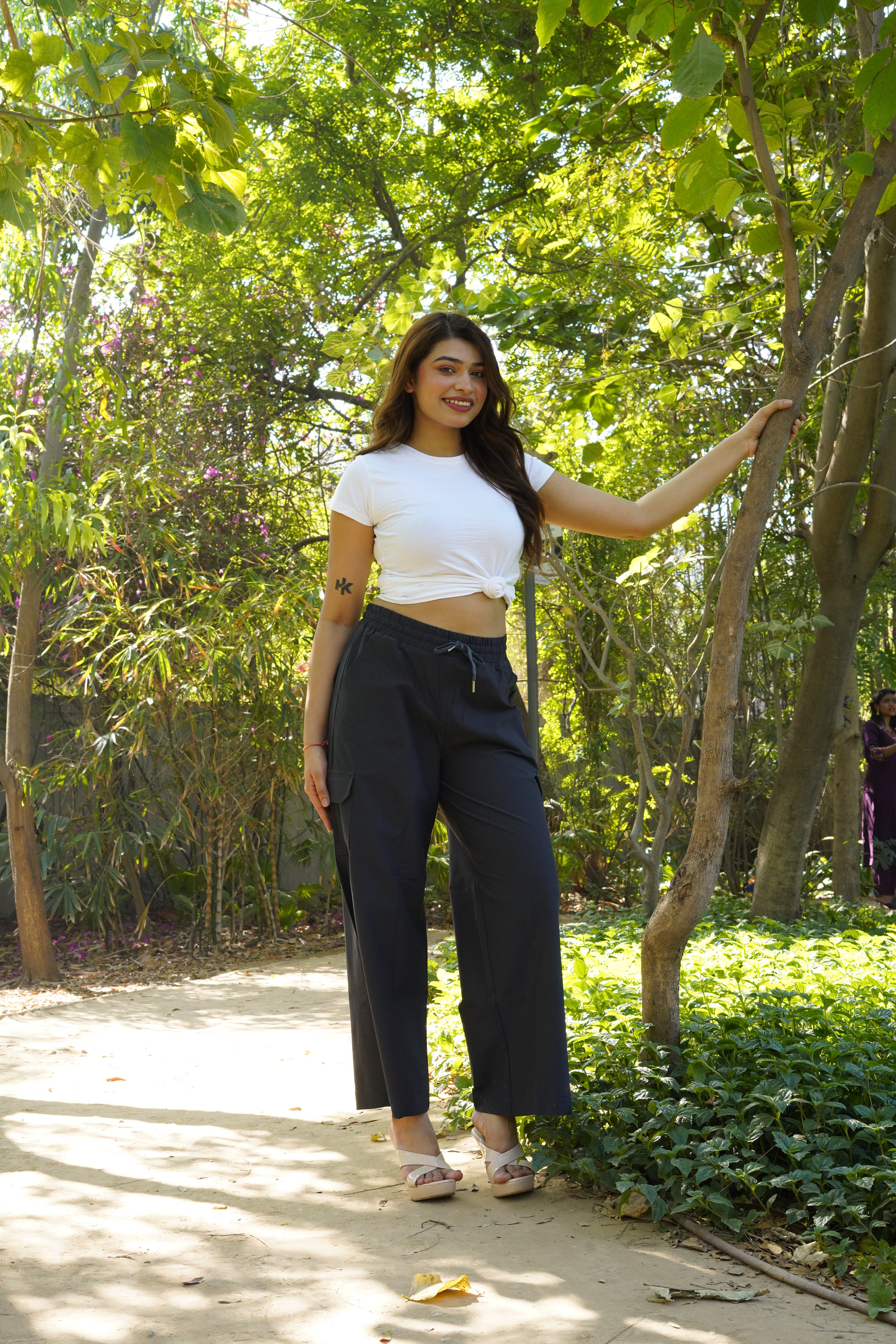Relaxed Fit Cargo Everyday wide pants (Jet Black)